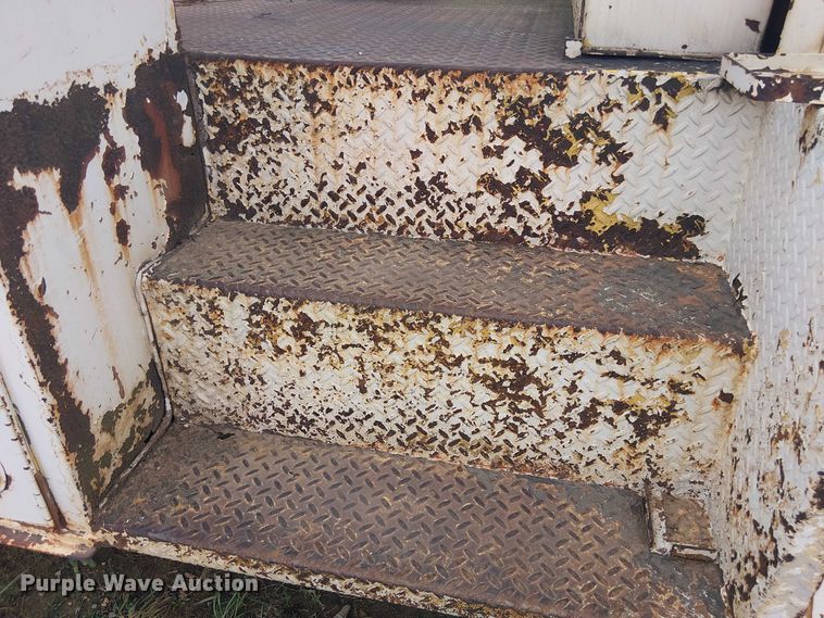 image for item DU3119 1988 Ford F800 digger derrick truck