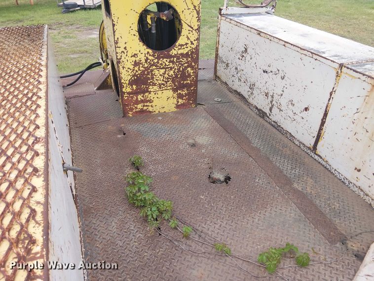 image for item DU3119 1988 Ford F800 digger derrick truck