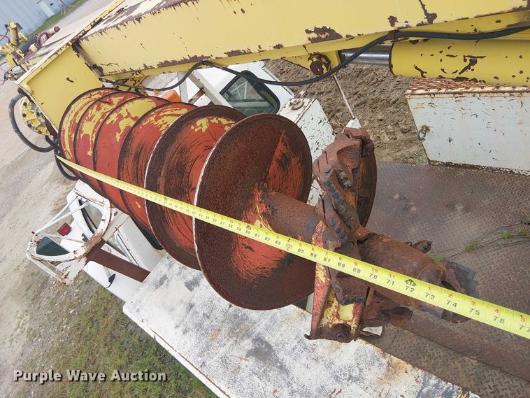 image for item DU3119 1988 Ford F800 digger derrick truck