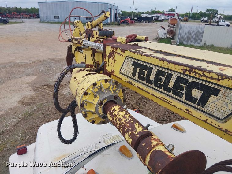 image for item DU3119 1988 Ford F800 digger derrick truck