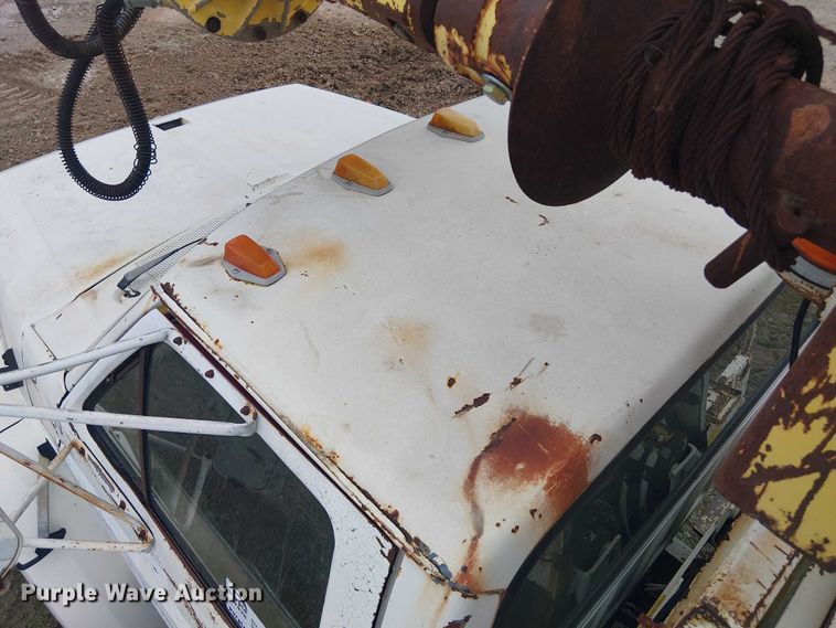 image for item DU3119 1988 Ford F800 digger derrick truck