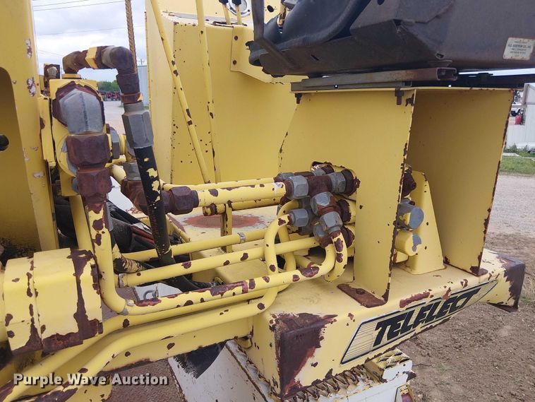 image for item DU3119 1988 Ford F800 digger derrick truck