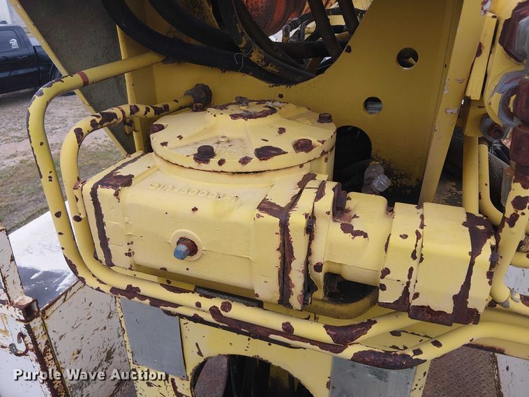 image for item DU3119 1988 Ford F800 digger derrick truck