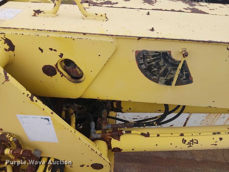 image for item DU3119 1988 Ford F800 digger derrick truck