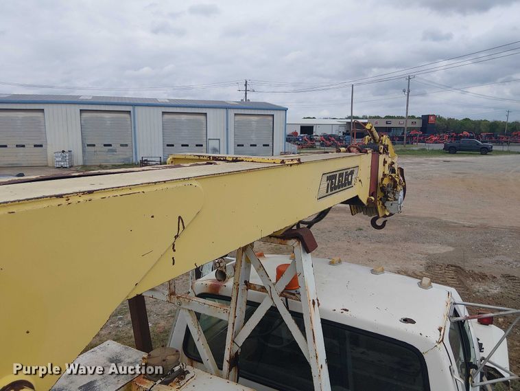 image for item DU3119 1988 Ford F800 digger derrick truck