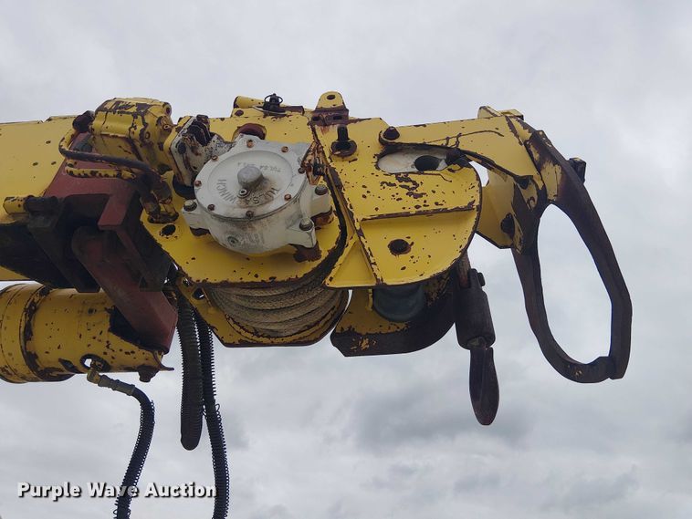 image for item DU3119 1988 Ford F800 digger derrick truck