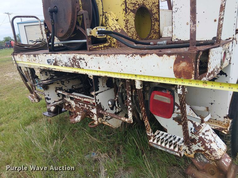 image for item DU3119 1988 Ford F800 digger derrick truck