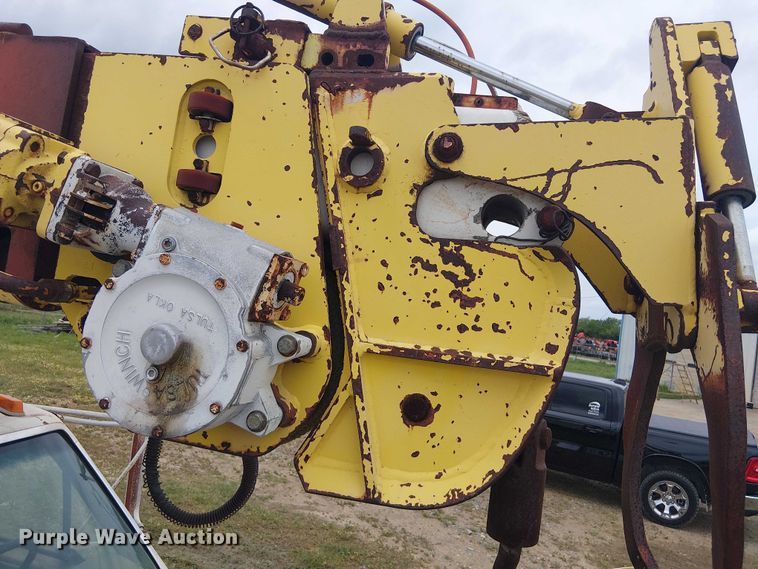 image for item DU3119 1988 Ford F800 digger derrick truck