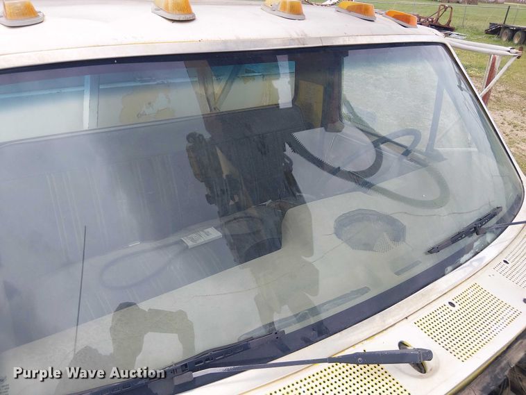 image for item DU3119 1988 Ford F800 digger derrick truck