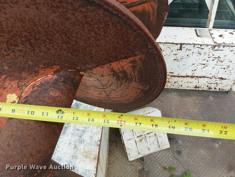 image for item DU3119 1988 Ford F800 digger derrick truck