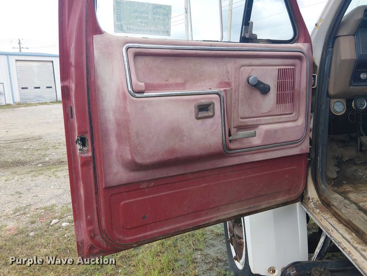 image for item DU3119 1988 Ford F800 digger derrick truck