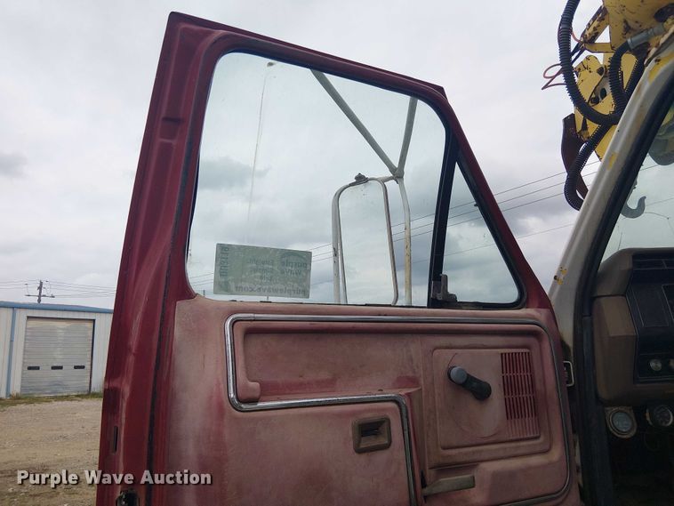 image for item DU3119 1988 Ford F800 digger derrick truck