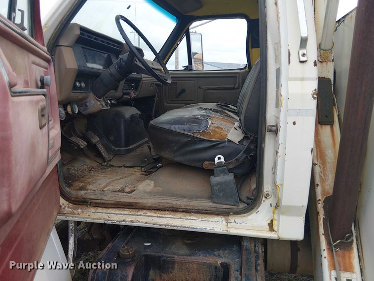 image for item DU3119 1988 Ford F800 digger derrick truck