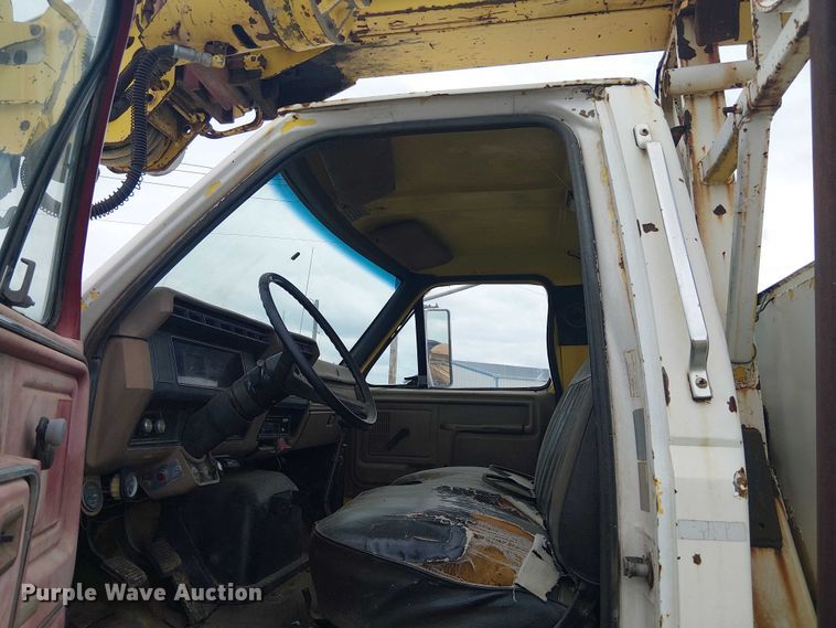 image for item DU3119 1988 Ford F800 digger derrick truck