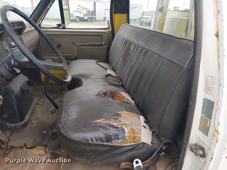 image for item DU3119 1988 Ford F800 digger derrick truck