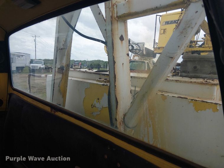 image for item DU3119 1988 Ford F800 digger derrick truck