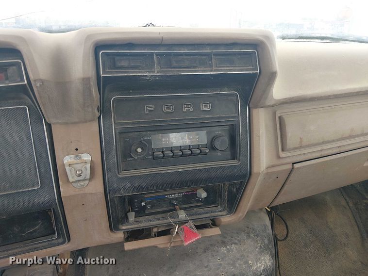 image for item DU3119 1988 Ford F800 digger derrick truck