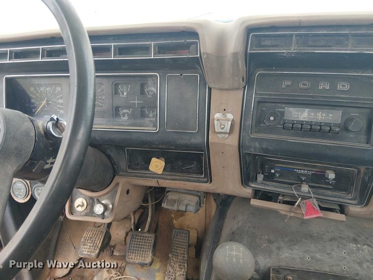 image for item DU3119 1988 Ford F800 digger derrick truck