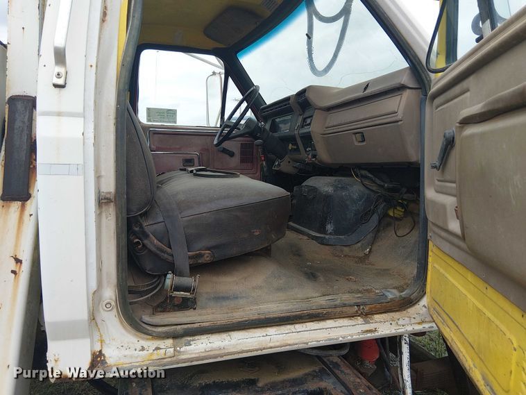 image for item DU3119 1988 Ford F800 digger derrick truck