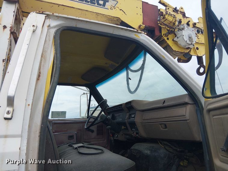 image for item DU3119 1988 Ford F800 digger derrick truck