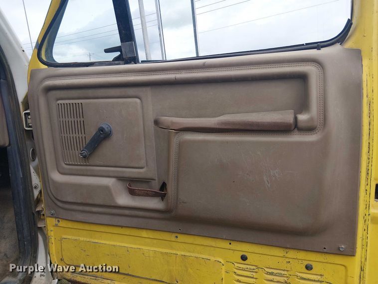 image for item DU3119 1988 Ford F800 digger derrick truck