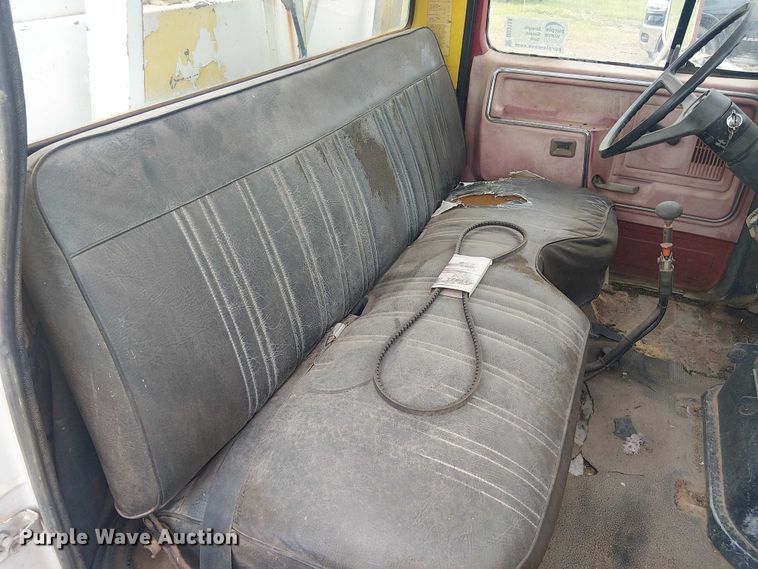 image for item DU3119 1988 Ford F800 digger derrick truck