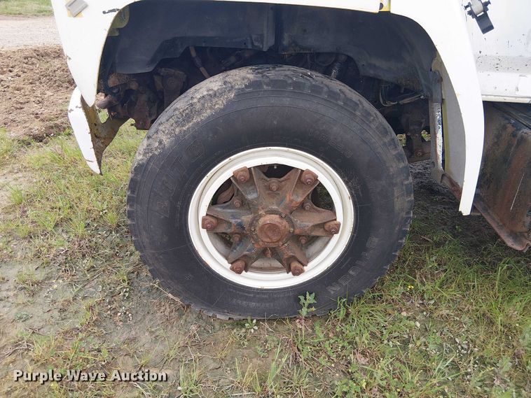 image for item DU3119 1988 Ford F800 digger derrick truck