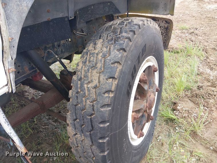 image for item DU3119 1988 Ford F800 digger derrick truck