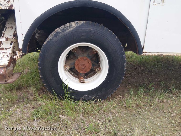 image for item DU3119 1988 Ford F800 digger derrick truck