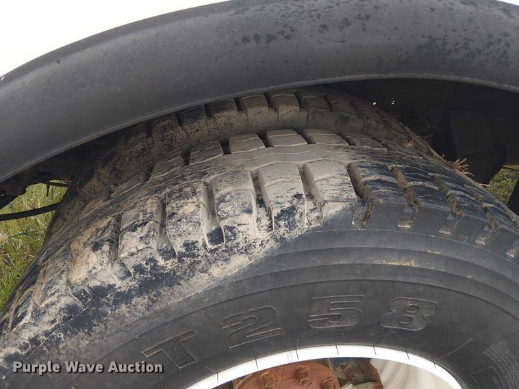 image for item DU3119 1988 Ford F800 digger derrick truck