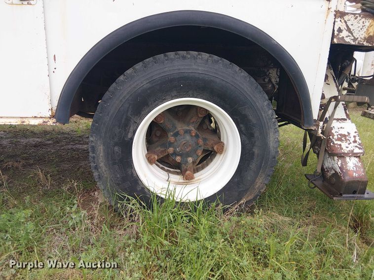 image for item DU3119 1988 Ford F800 digger derrick truck