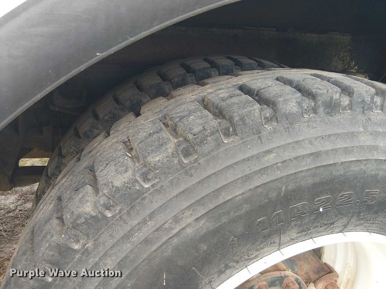 image for item DU3119 1988 Ford F800 digger derrick truck