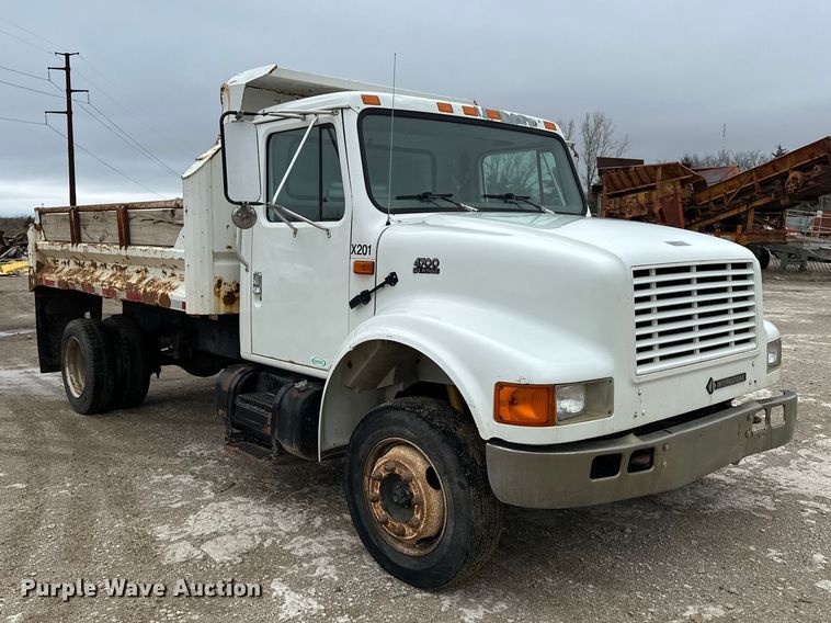 image for item DV0888 2001 International 4700 