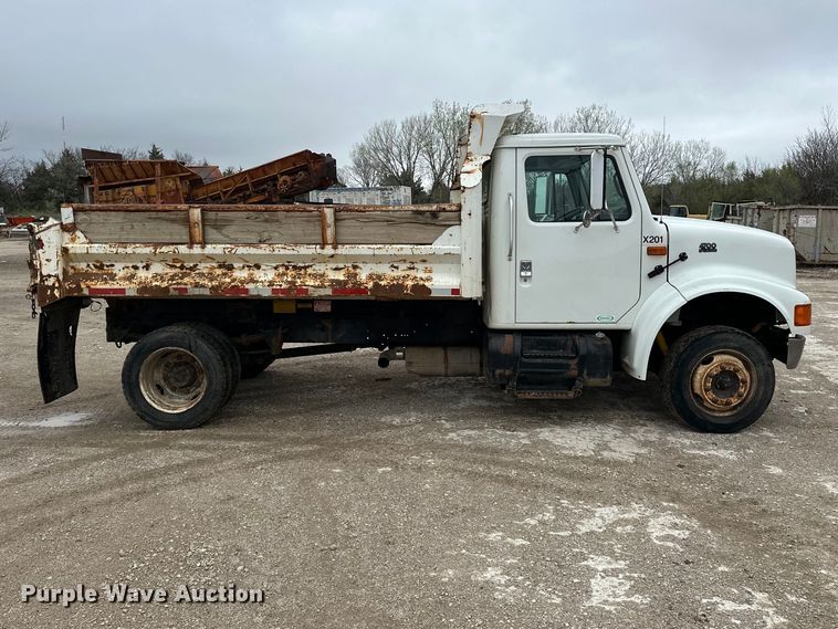 image for item DV0888 2001 International 4700 