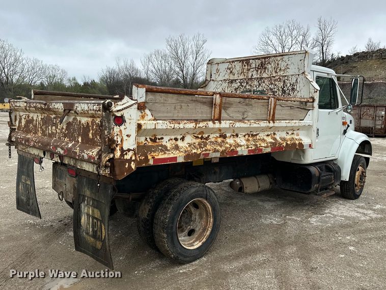 image for item DV0888 2001 International 4700 