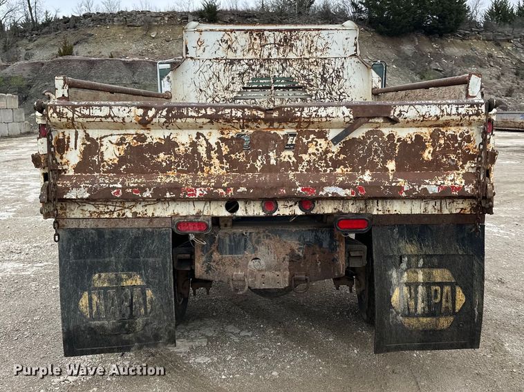 image for item DV0888 2001 International 4700 