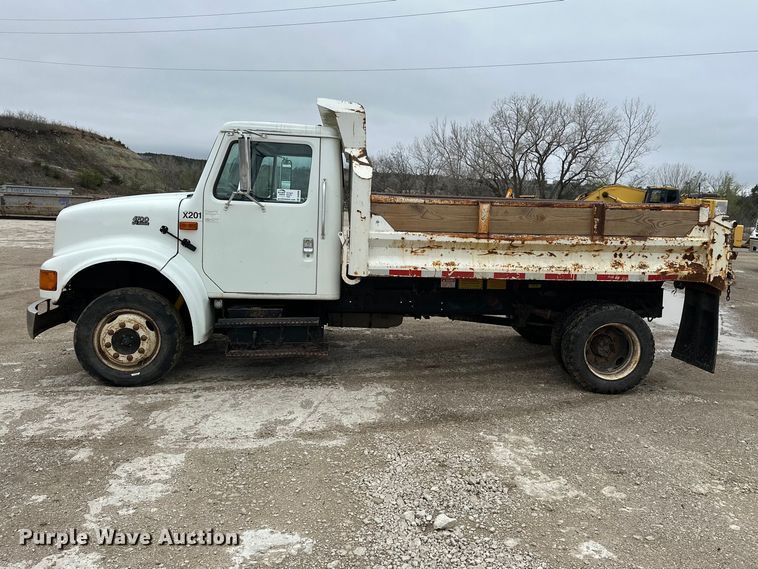 image for item DV0888 2001 International 4700 