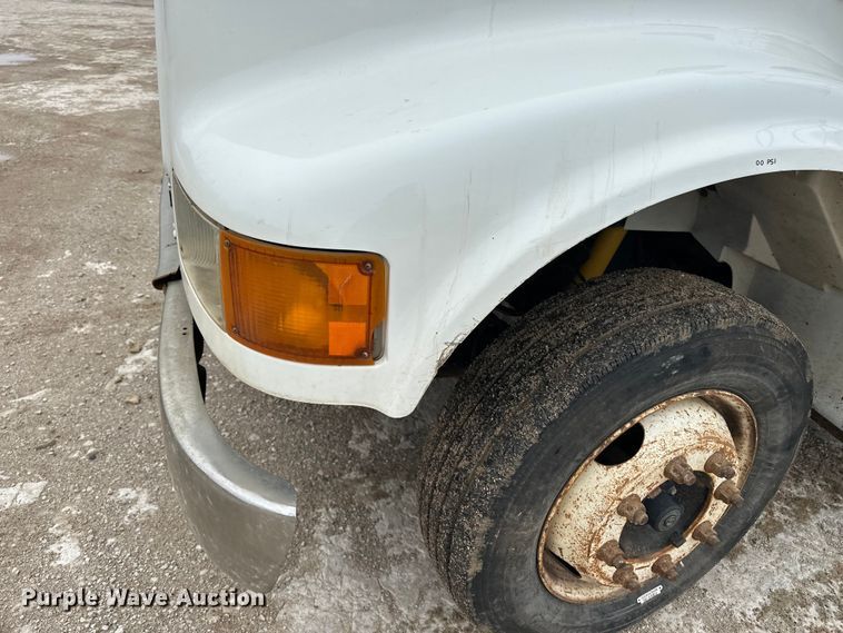 image for item DV0888 2001 International 4700 