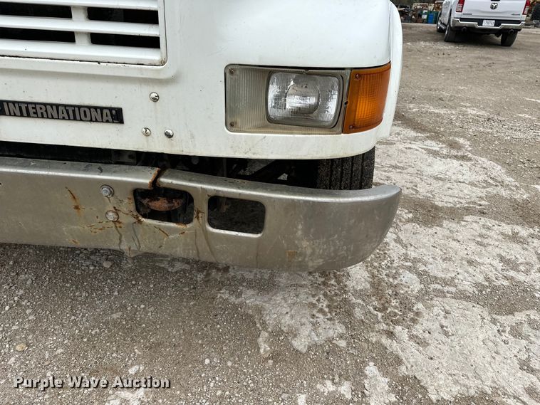 image for item DV0888 2001 International 4700 