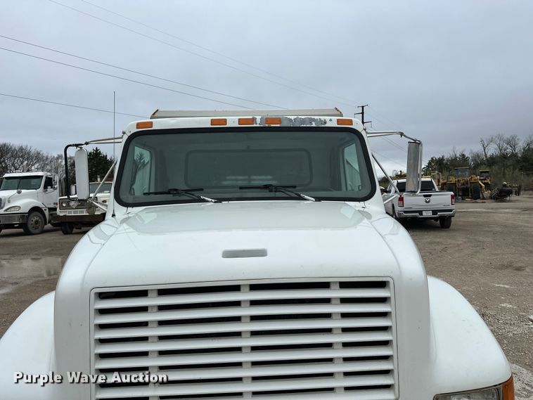 image for item DV0888 2001 International 4700 