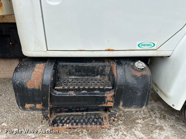 image for item DV0888 2001 International 4700 