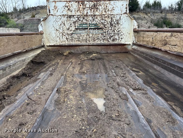 image for item DV0888 2001 International 4700 