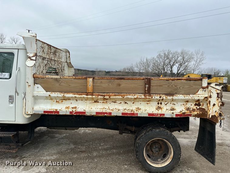 image for item DV0888 2001 International 4700 