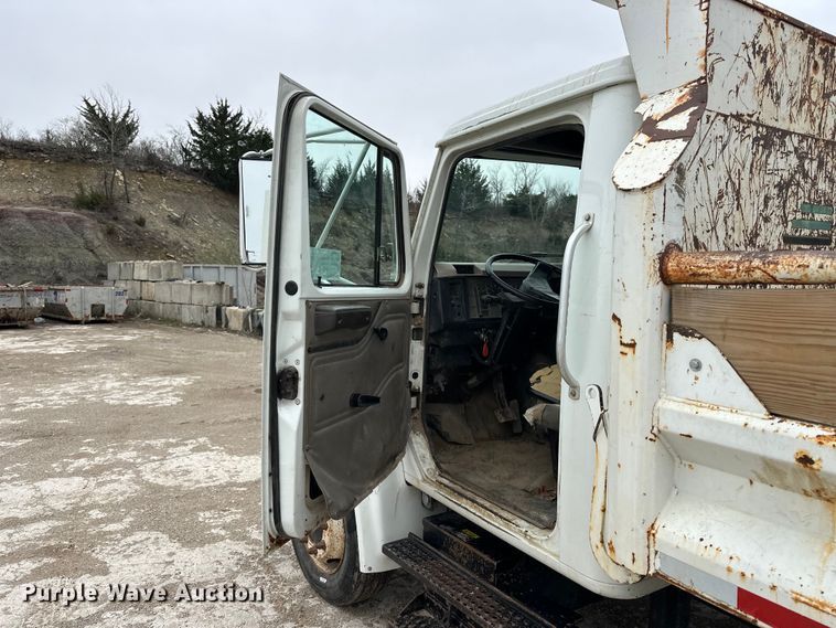 image for item DV0888 2001 International 4700 