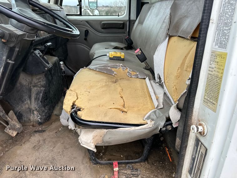 image for item DV0888 2001 International 4700 