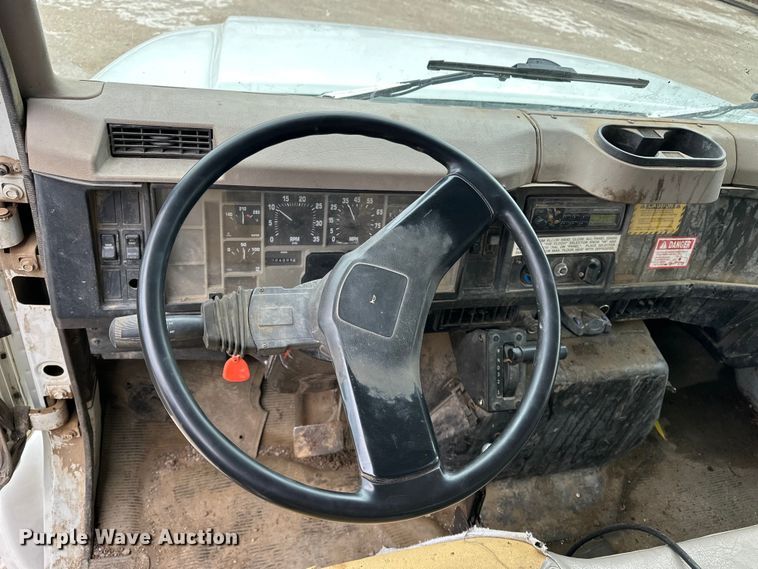 image for item DV0888 2001 International 4700 