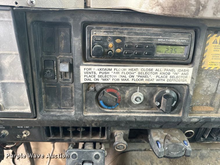 image for item DV0888 2001 International 4700 