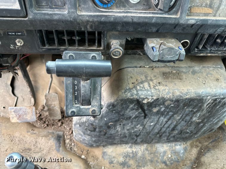 image for item DV0888 2001 International 4700 