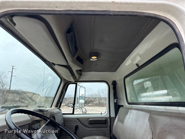 image for item DV0888 2001 International 4700 