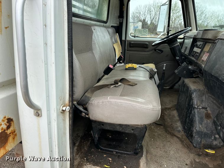 image for item DV0888 2001 International 4700 